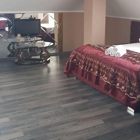 Emperum Nelson Hotel Κισινάου Εξωτερικό φωτογραφία