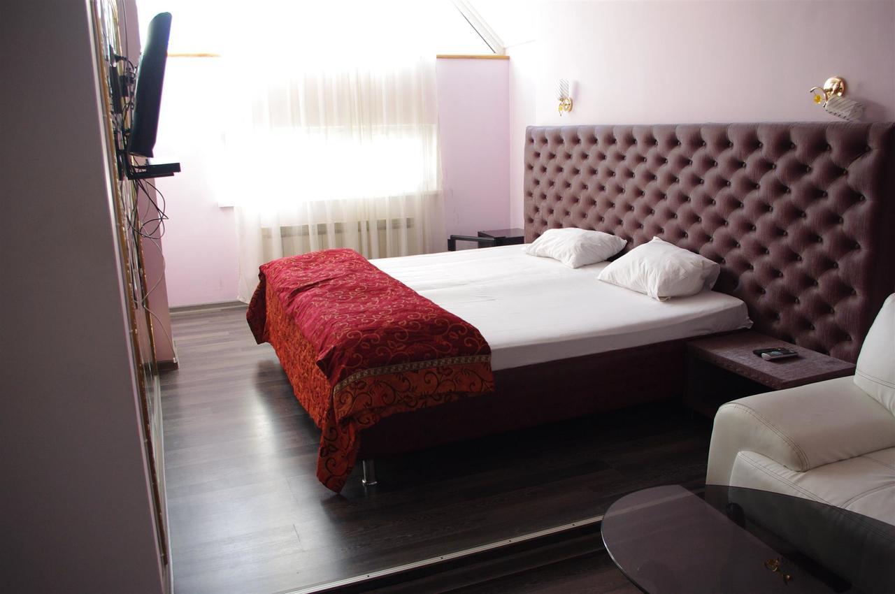 Emperum Nelson Hotel Κισινάου Εξωτερικό φωτογραφία