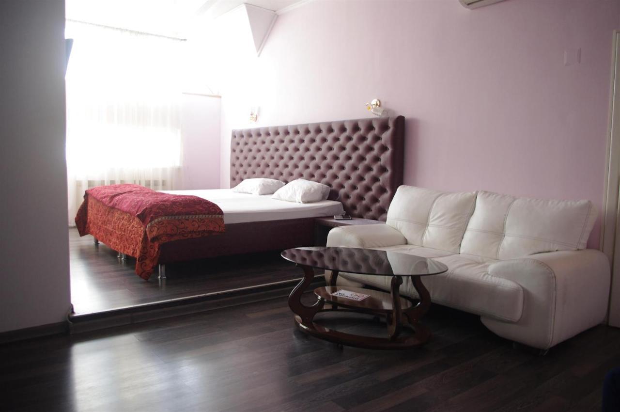 Emperum Nelson Hotel Κισινάου Εξωτερικό φωτογραφία