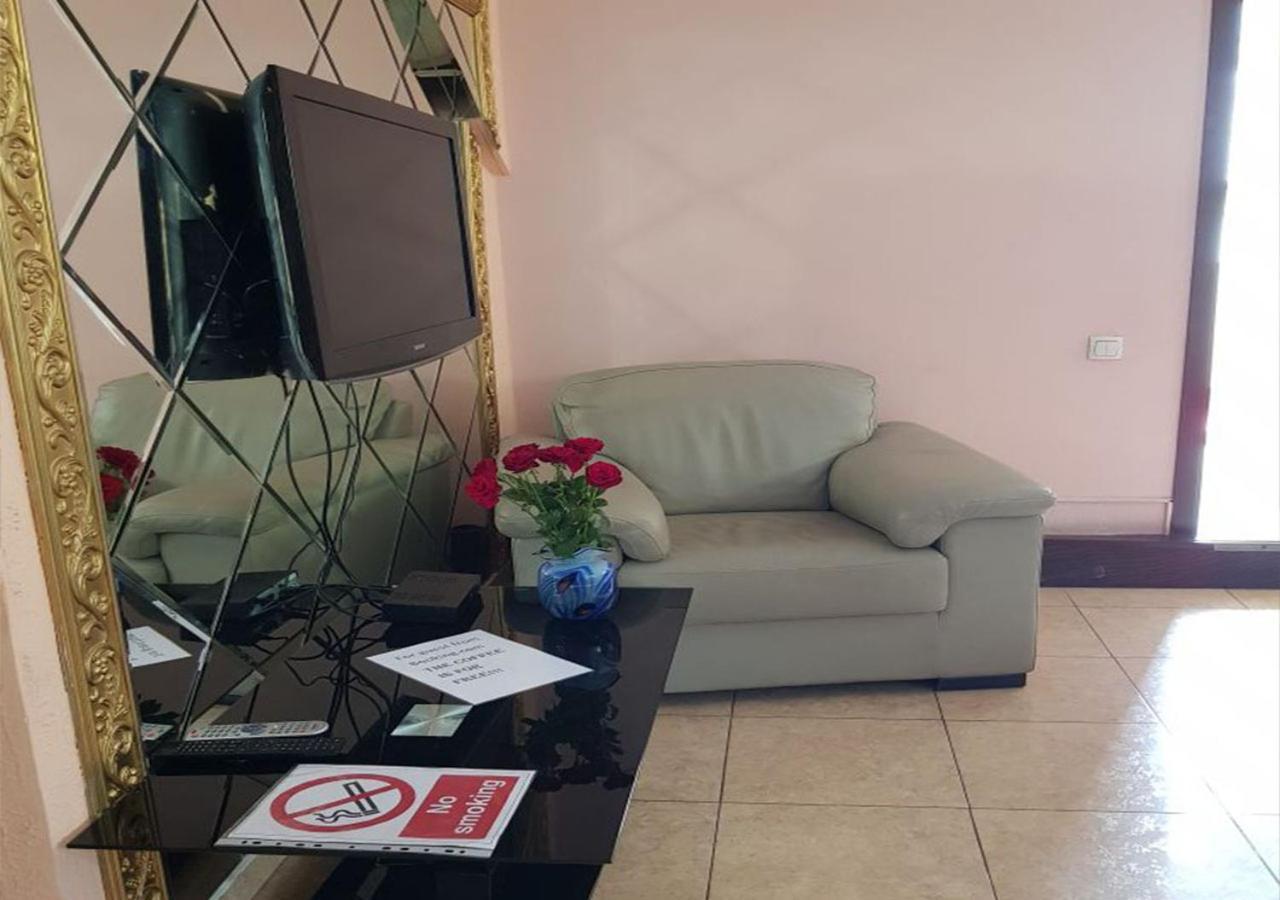 Emperum Nelson Hotel Κισινάου Εξωτερικό φωτογραφία