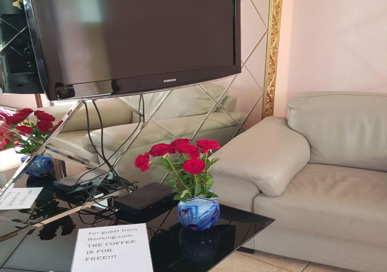Emperum Nelson Hotel Κισινάου Εξωτερικό φωτογραφία